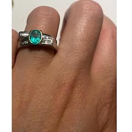 Autre Marque-Gold ring with emerald-Silvery