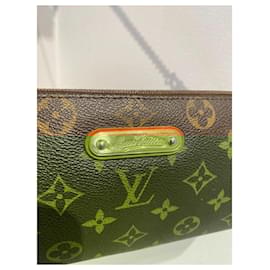 Louis Vuitton-Sacos de embreagem-Marrom