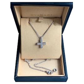 Cruz Grega Bulgari com colar Branco