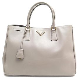 BOLSA DE MÃO DE COURO PRADA CABAS GALLERIA GM EM COURO SAFFIANO CINZA Cinza