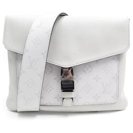 Louis Vuitton-LOUIS VUITTON MESSENGER OUTDOOR BAG WITH FLAP MONOGRAM ECLIPSE M30411-White