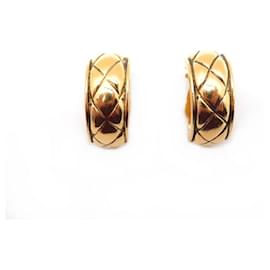 Chanel-VINTAGE CHANEL EARRINGS 1990 GOLD METAL EARRINGS QUILTED PATTERN-Golden
