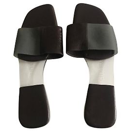 Chanel Ciabatte in pelle e acrilico Marrone