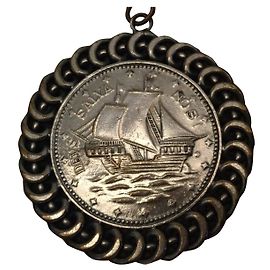 Autre Marque Silver Engraved Pendant Necklace Silvery