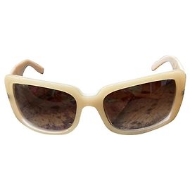Splendidi occhiali da sole Burberry Beige