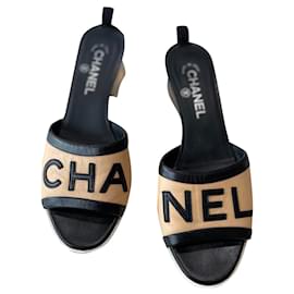 Pre-owned Chanel Leather Mules In Beige