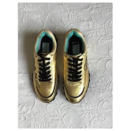 Chanel-Nuove sneakers Chanel-D'oro