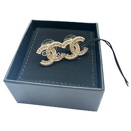 Orecchini con cristalli logo Chanel CC color oro Gold hardware