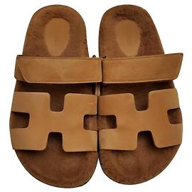 Hermès HERMES ZYPERN SHEARLING PELZSANDALEN Pink Beige Karamell