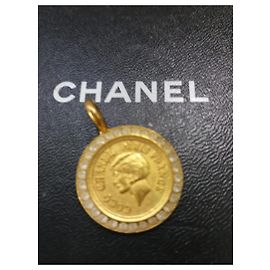 Ciondolo Chanel D'oro