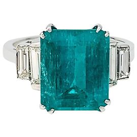 inconnue white gold ring, emerald 5.90 Cts, diamants. Other