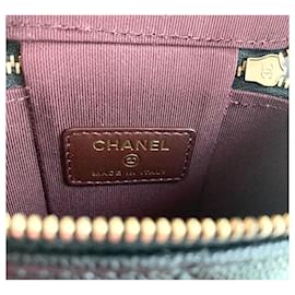 Chanel-Mini sac à rabat Chanel So Black Chevron Timeless-Noir