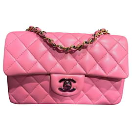Minibolso con solapa rectangular rosa Timeless de Chanel Rosa