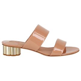 Salvatore Ferragamo Sandálias de salto duplo Belluno Bege