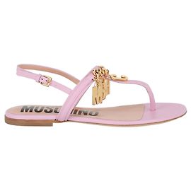 Moschino Sandali con ciondoli in pelle con logo Rosa