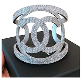 Chanel-Großes Chanel CC Kristall-Manschettenarmband-Silber