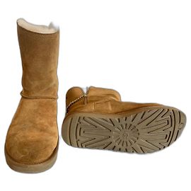 Botas Ugg com correntes decorativas Caramelo Caramelo