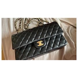 Chanel-medium-Black