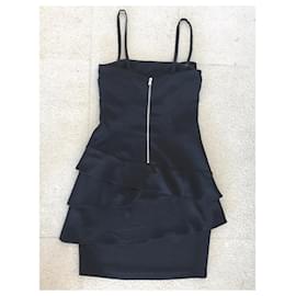 Pinko-Pinko T schwarzes trägerloses Kleid aus Polyester-Crpe. 36 ( 40 ES)-Schwarz