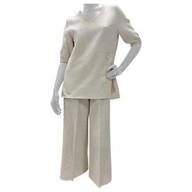 Conjunto de terno Chanel Ivory Knited Bege