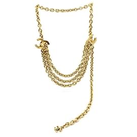 Chanel-Collier à breloques martelées à triple chaîne en or CC Chanel-Doré