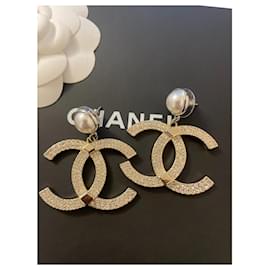 Chanel-CC-Anhängerohrringe-Gold hardware