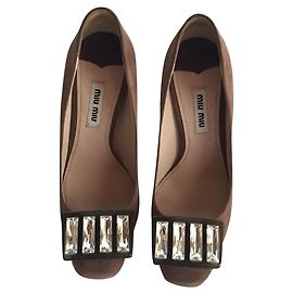 Décolleté in camoscio con cristalli Miu Miu Rosa