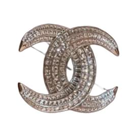 Chanel-Pins e spille-Silver hardware