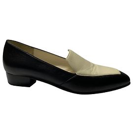 Aeyde Gwyneth Loafer aus schwarzem Leder Schwarz