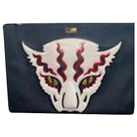 Stella Mc Cartney Stella McCartney – Wild Cat – Clutch mit Applikation aus schwarzem Leder Andere