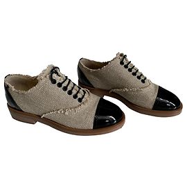 Oxfords con cordones de Chanel Beige