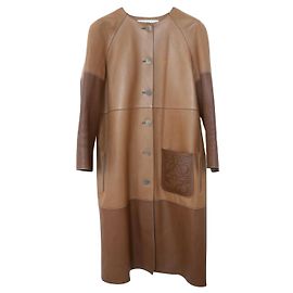 Loewe Ledermantel mit Anagrammtasche Braun