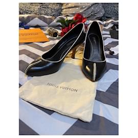 Louis Vuitton-Heels-Black,Gold hardware