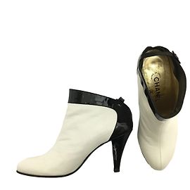 Chanel ankle boots in white leather with black patent trim White