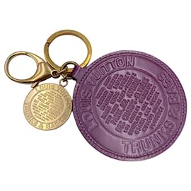 Louis Vuitton-Louis Vuitton Trunks & Bags bag charm in purple patent leather-Purple