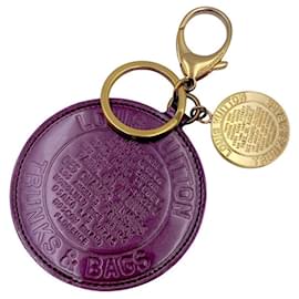 Louis Vuitton-Louis Vuitton Trunks & Bags bag charm in purple patent leather-Purple