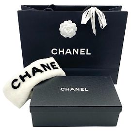 Chanel white fur onesize band new Black White