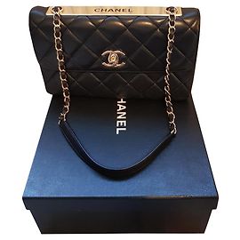 Chanel clássico atemporal Preto