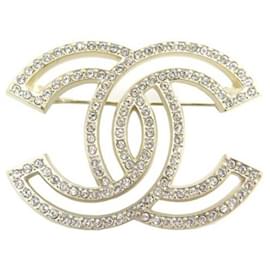 Chanel-NUEVO LOGO CHANEL BROOCH CC Y STRASS A64746 EN METAL ORO NUEVO BROCHE DE ORO-Dorado