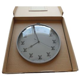 horloge louis vuitton neuve avec boite Gris