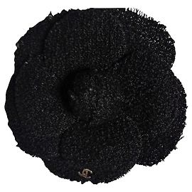 Chanel Alfinetes e broches Preto