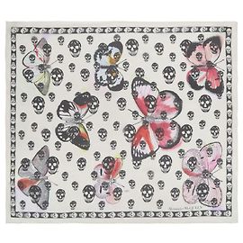Alexander Mcqueen Pañuelo Calaveras en mariposas Multicolor