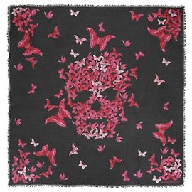 Alexander McQueen Mariposas Calavera Pañuelo Negro