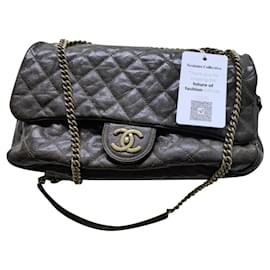 Chanel-Atemporal Jumbo Easy Flap-Castaño