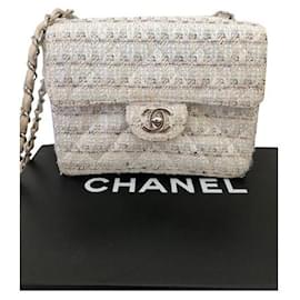 Chanel-Mini bolsa Chanel de tweed branco com cintura de prata-Branco