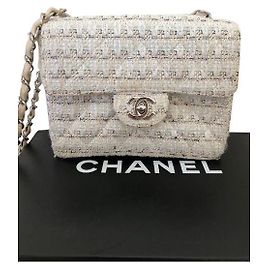 Minibolso Chanel de tweed blanco con plata hw Blanco