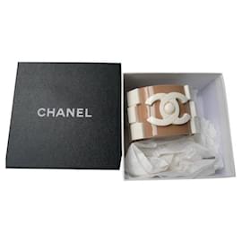 Chanel-CHANEL Manchette « Légo Brick » Résine bicolore beige et écru TBE-Beige