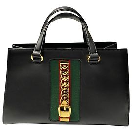 Gucci Sylvie Top Handle Bag in pelle nera Nero