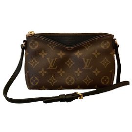 Louis Vuitton Pallas Marrom
