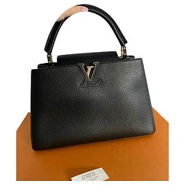 Bolso Louis Vuitton Capucines Model Negro
